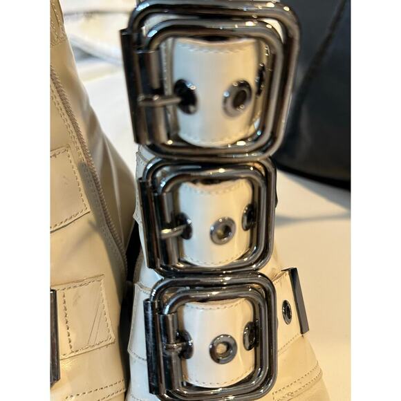 Jeffrey Campbell Light Gray Polished Leather Round Toe Ankle Boots Size 6 - Picture 12 of 13